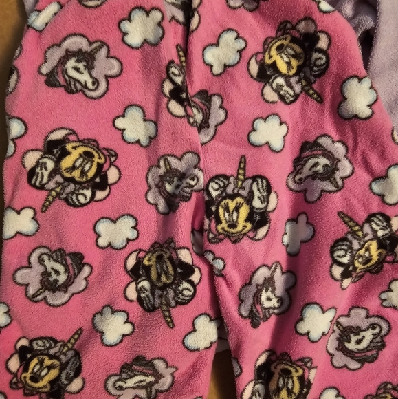 2T Minnie Mouse PJs - Picture 3 of 4